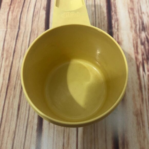 Vintage Tupperware Harvest Gold Nesting Measuring Cup 1 CUP Replacement 761-2 - Picture 7 of 10